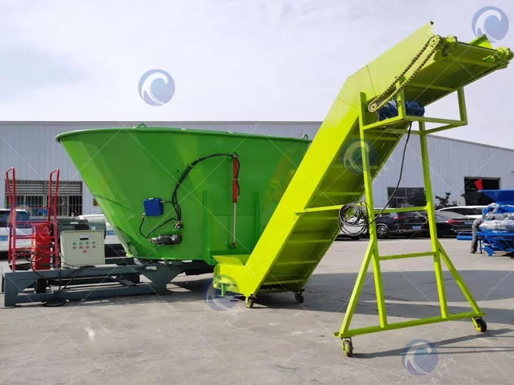 TMR feed mixing machine