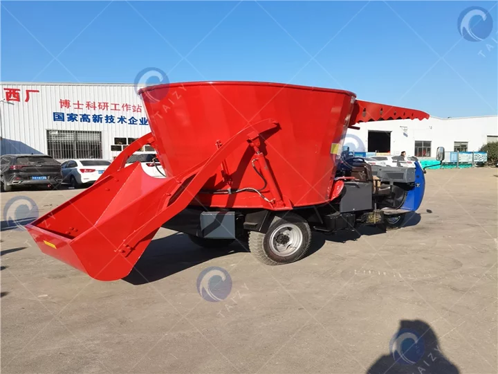 effective Self-propelled feed spreader
