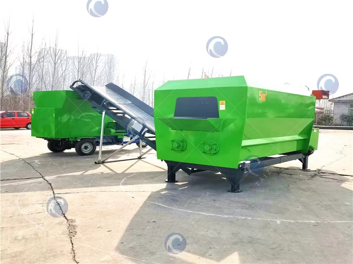 hay spreading machine