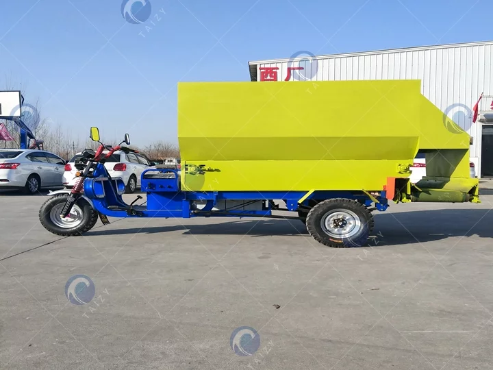 straw spreader