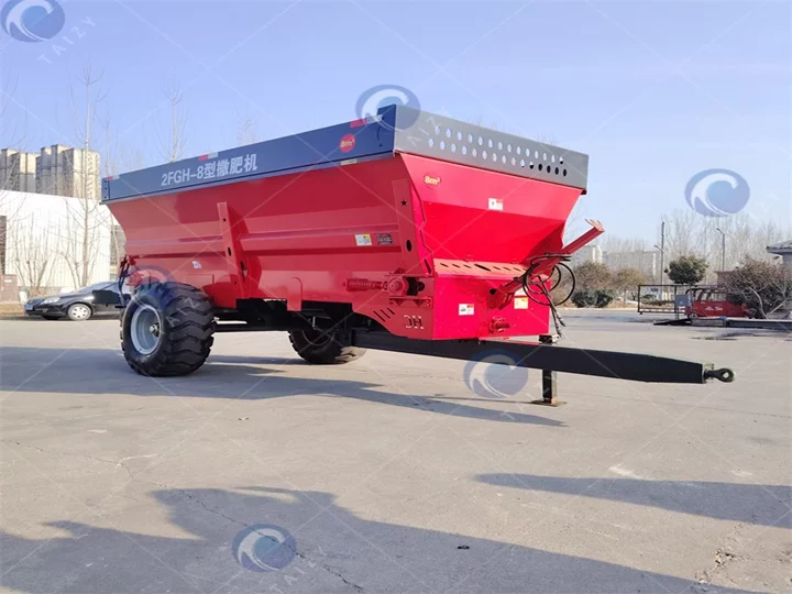 8 m³ Fertilizer Spreader